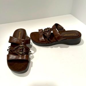 Bear Traps Lady’s Sandal